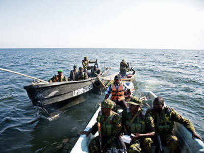 मछलियों के लिए लड़ रहे युगांडा और कांगो,  सैन्य झड़प में 5 की मौत