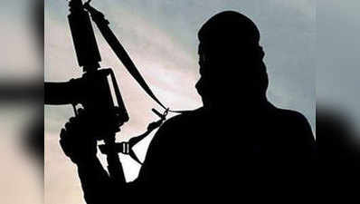 जम्मू-कश्मीर: कुलगाम में आतंकवादियों ने घर में घुसकर जवान को गोली मारी
