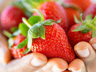 स्ट्रॉबेरी में पिन मिलने के बाद ऑस्ट्रेलिया में हड़कंप, लोग नहीं खा रहे अपना पसंदीदा फल