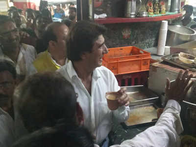 चाय की चुस्कियों के बीच राजबब्बर ने बीजेपी को घेरा, जनता जाम में घिरी