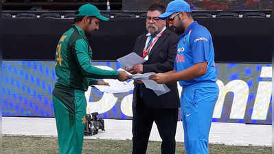 INDvsPAK Live: টসে জিতে ব্যাটিং পাকিস্তানের