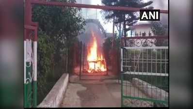 आंध्र प्रदेश: विधायक और टीडीपी नेताओं की हत्या के विरोध में थाने में लगाई आग