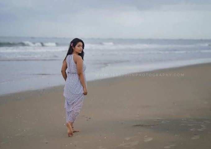 latest stunning pics of actress rajisha vijayan