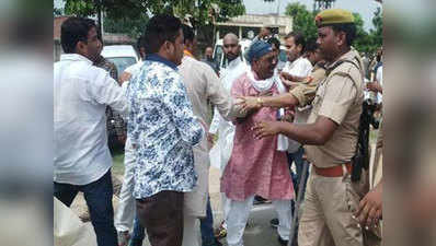अमेठीः PM पर राहुल के बयान को लेकर भिड़ी BJP और कांग्रेस, पुलिस ने किया लाठीचार्ज