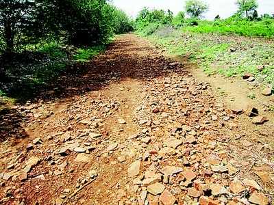 ಅಧ್ವಾನೆದ್ದ ಮುಖ್ಯರಸ್ತೆ; ಸಂಚಾರಕ್ಕೆ ಸಂಚಕಾರ