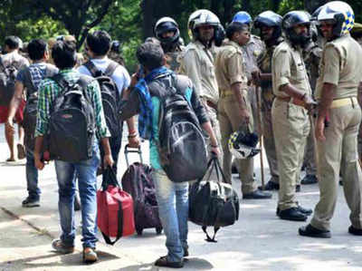 कड़ी सुरक्षा के बीच वाराणसी प्रशासन ने खाली कराए BHU के पांच छात्रावास