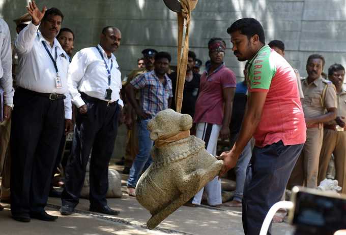 பறிமுதல் செய்யப்பட்ட சிலை