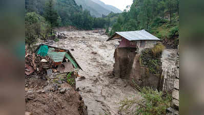 हिमाचल में 10 विदेशियों समेत फंसे 16 लोग, केंद्र दी ₹122 करोड़ की मदद