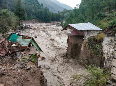 हिमाचल में 10 विदेशियों समेत फंसे 16 लोग, केंद्र दी ₹122 करोड़ की मदद