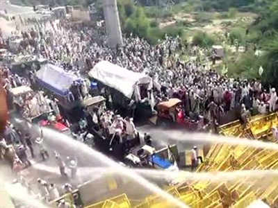 farmers protest: गांधी जयंतीच्या दिवशीच शेतकऱ्यांवर लाठीमार