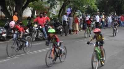 கோவை: மாவட்ட அளவிலான சைக்கிள் பந்தயத்தில் பட்டைய கிளப்பிய பள்ளி மாணவர்கள்!!