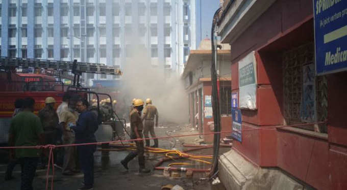 कोलकाता के अस्पताल में लगी आग