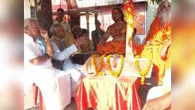 राम मंदिर निर्माण के लिए अनशन पर बैठे महंत को VHP का समर्थन, दर्शन को अयोध्या आएं PM