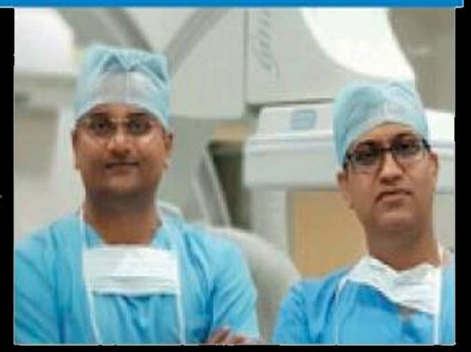 सर्जरी करने वाले डॉ. राकेश कुमार सिंह और डॉ. दीपक सिंह