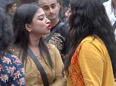 Bigg Boss 12, एपिसोड 19, day 18: कप्तानी के लिए भिड़े सुरभि राणा, सोमी खान और शिवाशीष मिश्रा