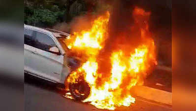 BMW कार में लगी आग, युवकों ने कूदकर बचाई जान