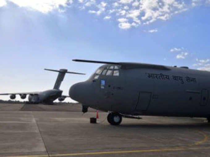 C-130 J और C-17 विमान रवाना