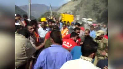 जम्मू-कश्मीर: रामबन में खाई में गिरी मिनी बस, 20 यात्रियों की मौत