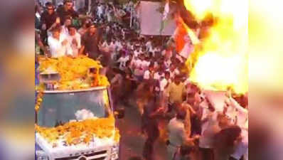 जबलपुर: राहुल गांधी के रोड शो के दौरान गुब्बारों में धमाका, कोई जख्मी नहीं