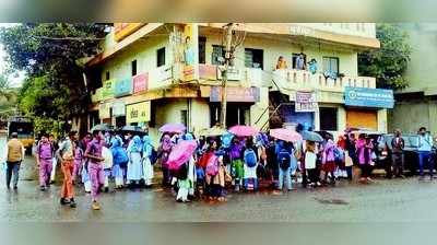 ಬಸ್‌ ತಂಗುದಾಣವಿಲ್ಲದೆ ನಿತ್ಯ ನರಕಯಾತನೆ