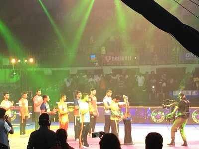 Pro Kabaddi 2018: பாட்னா பைரேட்ஸை தூக்கி வீசி, தெறி வெற்றி பெற்ற தமிழ் தலைவாஸ்!