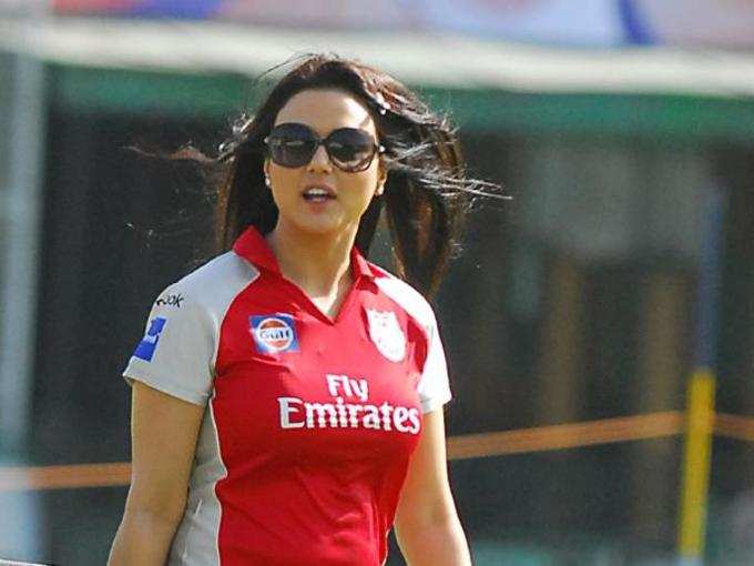 1526874437-Preity_Zinta_KXIP555