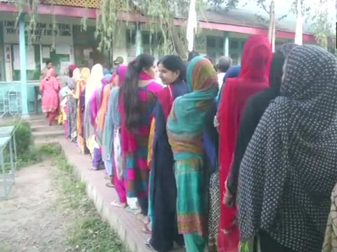 जम्मू और श्रीनगर नगर निगम के लिए मतदान
