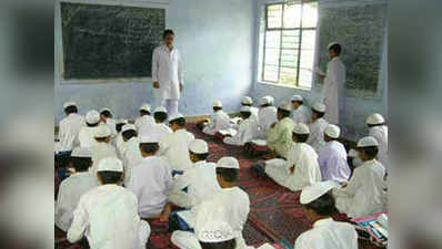 योगी सरकार ने रद्द की 4000 उर्दू शिक्षकों की भर्ती
