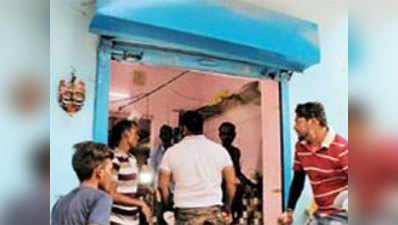 नवरात्र के पहले दिन हिंदू संगठनों ने जबरन बंद कराईं मीट की दुकानें