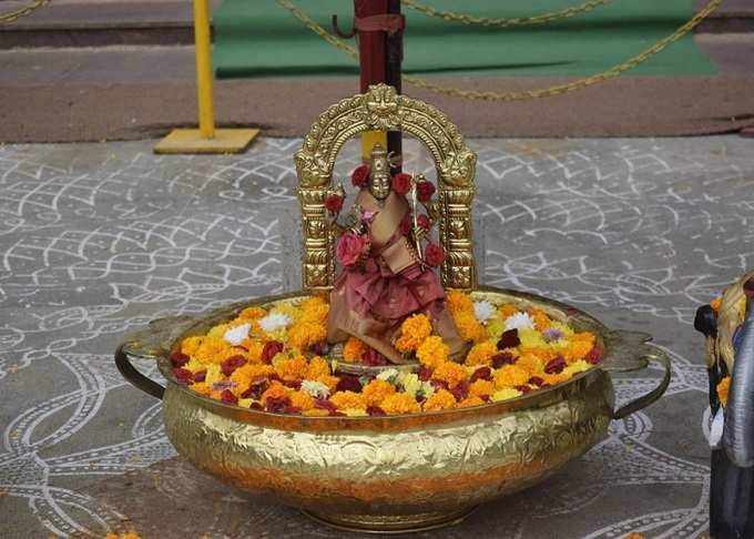 బెజవాడ దుర్గమ్మ సన్నిధిలో దసరా శోభ
