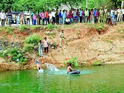 ಕಾಲುವೆಗೆ ಉರುಳಿದ ಆಟೊ: ಪ್ರಯಾಣಿಕರು ನಾಪತ್ತೆ