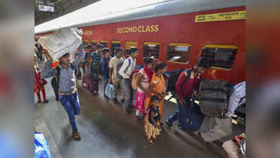 गुजरात: पलायन पर CM रूपाणी के दावे की पोल खोलते रेलवे के आंकड़े, यात्रियों की संख्या बढ़ी
