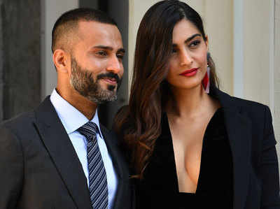 Sonam Kapoor Photos: देखिए सोनम कपूर की हॉट और सेक्सी फोटोज