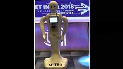Durgapooja: दुर्गाभक्तांच्या स्वागताला १ कोटीचा रोबो