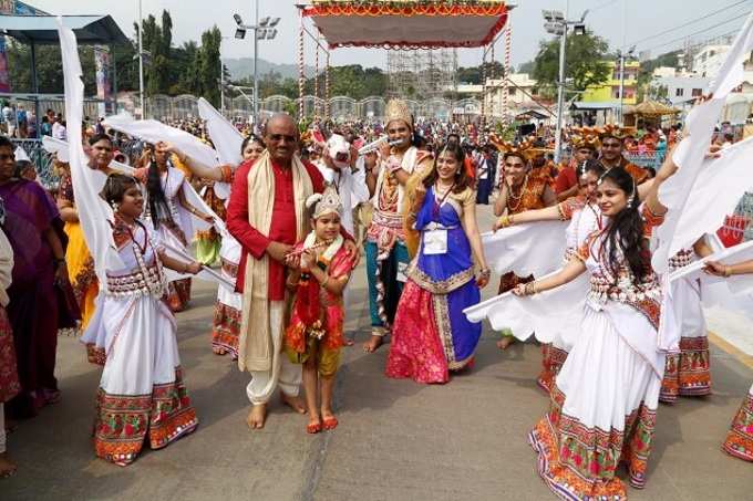 తిరుమల బ్రహ్మోత్సవాలు.. ఊంజల్‌సేవలో శ్రీవారు