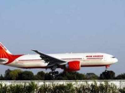 एयर इंडिया की एयर होस्टेस विमान से गिरी, गंभीर रूप से घायल
