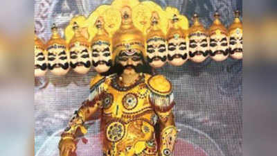 रामलीलाः रबड़ की ड्रेस पहन रहे कलाकार, रावण का मुकुट 20 किलो का
