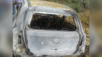 कुत्ते को बचाने के चक्कर में जल गई कार