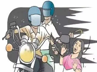 अलीगंज में बाइक सवार दो बदमाशों ने महिला से पर्स लूटा