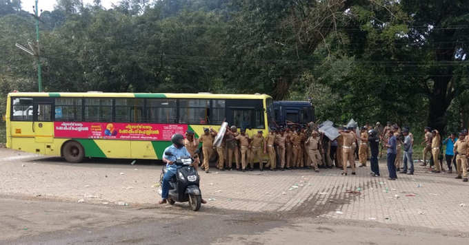 fb-sabarimala-lathi