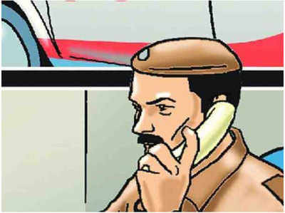 पुलिस ने कार्रवाई की तो झाड़ा सत्ता का रौब, हाथापाई भी की