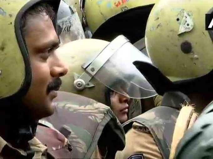 पुलिस संरक्षण में महिलाओं को सबरीमाला मंदिर ले जाने की कोशिश