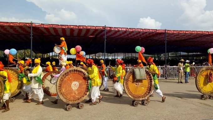 ದಸರಾ ಜಂಬೂಸವಾರಿಯಲ್ಲಿ ಅನಾವರಣಗೊಂಡ ನಾಡಿನ ಕಲಾ ಶ್ರೀಮಂತಿಕೆ