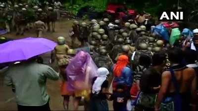 Sabarimala Protests: பம்பை, சன்னிதானம், இலவுங்கல் ஆகிய பகுதிகளில் 144 தடை உத்தரவு!