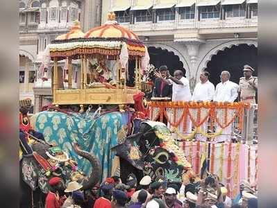 ಜನರ ಸಂಭ್ರಮದ ಮಧ್ಯೆ ಜಂಬೂ ಸವಾರಿ