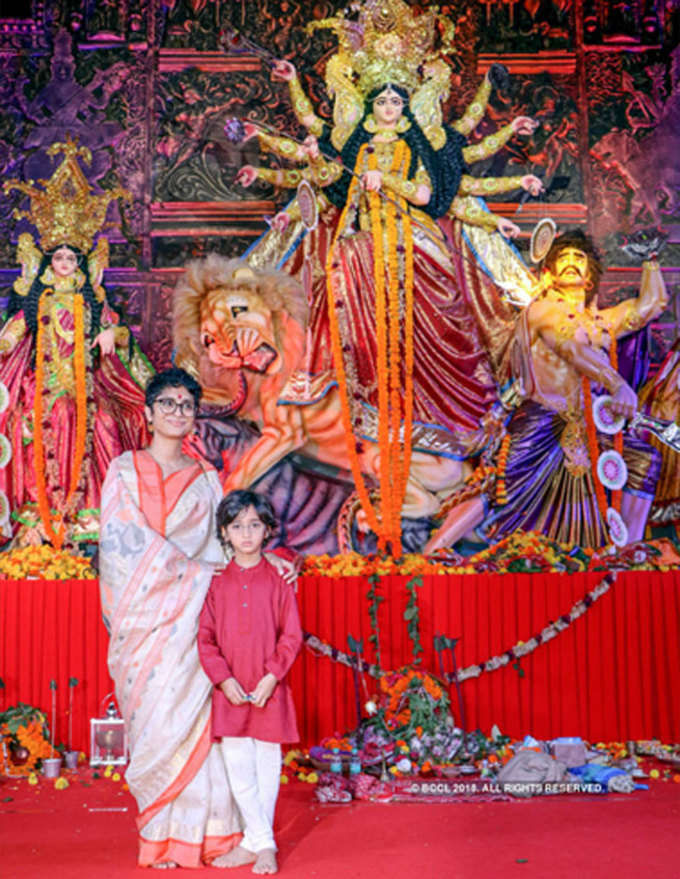 मां दुर्गा के दर्शन के लिए पहुंचीं किरण राव