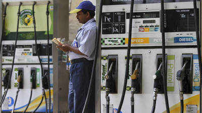 Petrol Price Today: మూడో రోజూ భారీగా తగ్గిన పెట్రోలు ధర