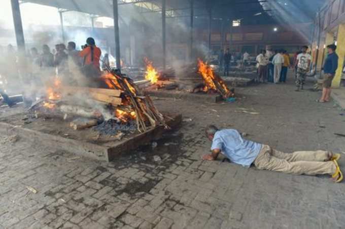 ದುರಂತದಲ್ಲಿ ಬಲಿಯಾದವರ ಸಾಮೂಹಿಕ ಅಂತ್ಯಸಂಸ್ಕಾರ