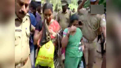 सबरीमाला पर बेबस पुलिस और सरकार, दो और महिलाओं को प्रदर्शनकारियों ने लौटाया