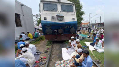 FAKE ALERT: ‘अलविदा’ नमाज के लिए मुस्लिमों ने नहीं रोकी ट्रेन